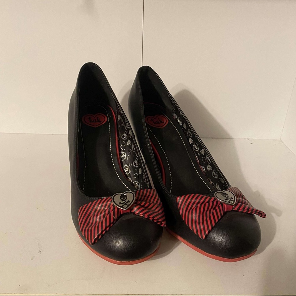 Chic Black and Red Striped Women's Shoes